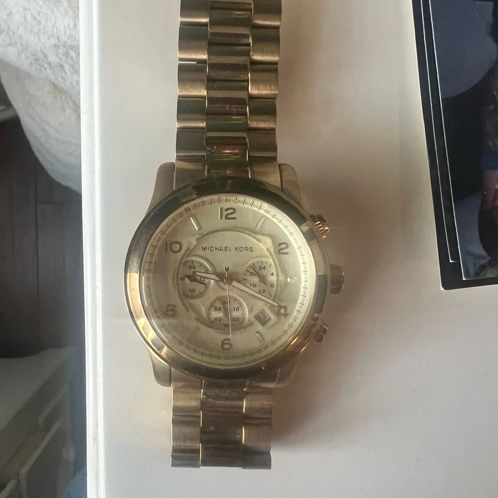 Michael Kors Men’s Gold-Tone Chronograph Watch - Picture 4 of 5